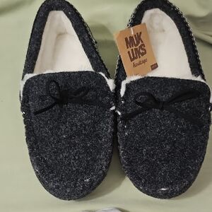 Muk Luks Charcoal Slippers with Bow. I Think They Run A Little Small.
